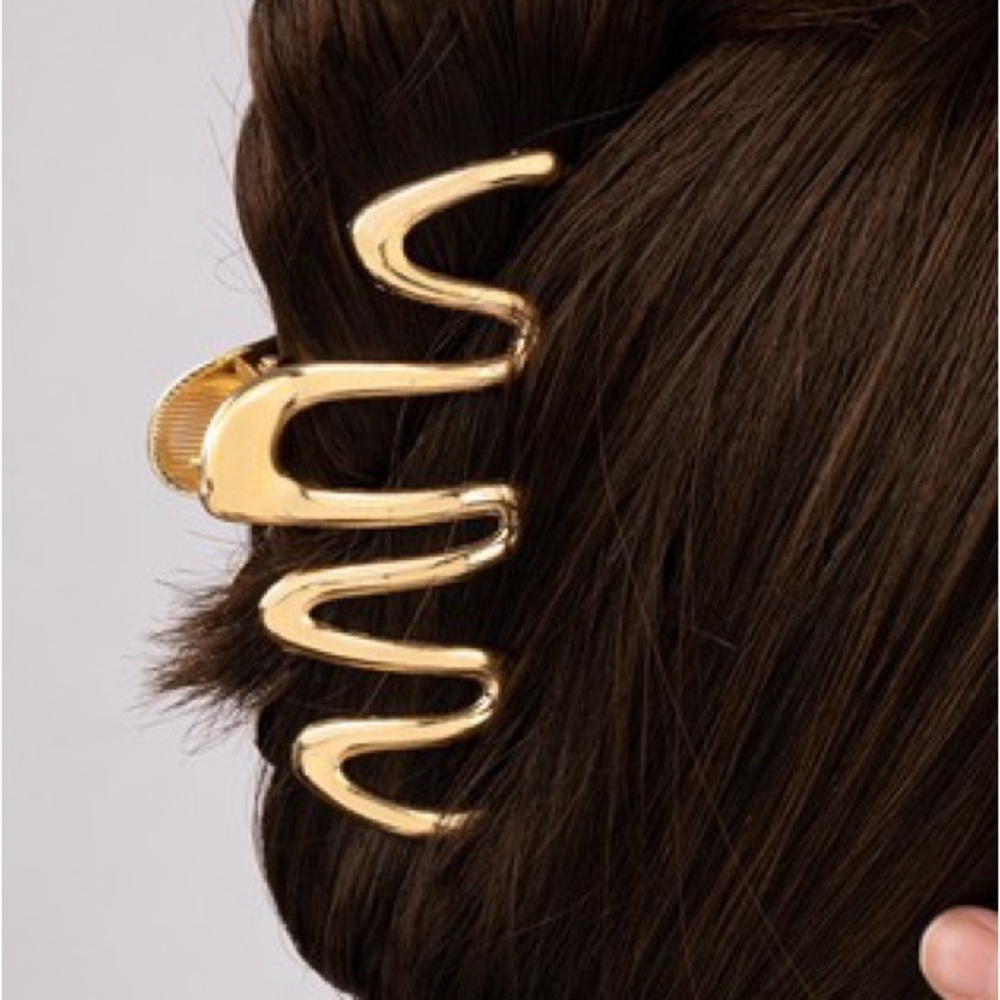 Gold Wavy Hair Claw Clip